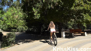 After Meeting in the Park, the Girl Sucks his Big Cock at her House!.mp4