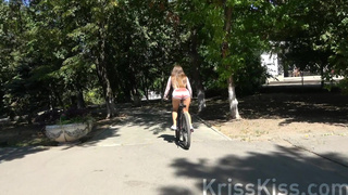 After Meeting in the Park, the Girl Sucks his Big Cock at her House!.mp4