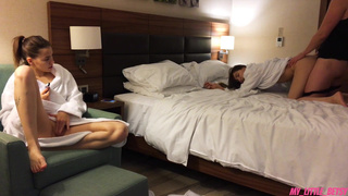 Уставшая от измен, она решает сама сесть на член