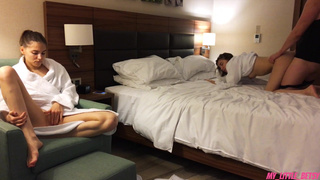 Уставшая от измен, она решает сама сесть на член