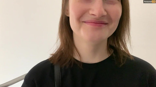 Olivia Moore: тайные ласки с другом в полумраке