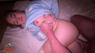 Горячий момент: кончил в нее, а она и не ждала!