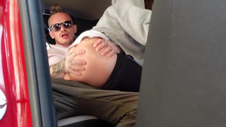 Развратное ДТП: отсос в обмен на поездку и сочные струйки в киску