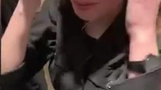 Развратная шлюшка сосет в магазине