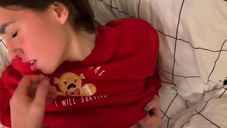 В честь Нового года я даже согласилась, чтобы он мне кончил внутрь