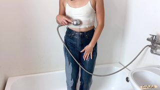 Секс в промокшей одежде: джинсовая страсть и мокрая эротика