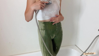 Горячая ванна и откровенные шалости: мокрый экстаз