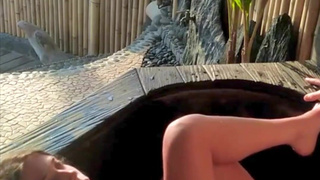 Молодые и дерзкие: дикий трах в загородном бассейне