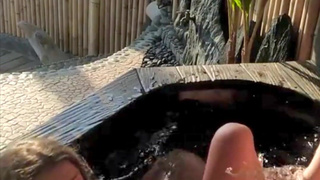 Молодые и дерзкие: дикий трах в загородном бассейне