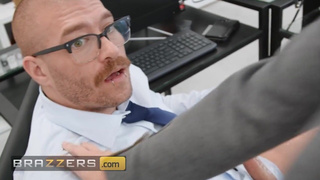 Секретарша застряла на члене – неожиданный приход жены! Жаркая развязка