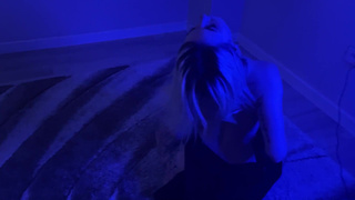 Домашнее видео с горячей блондинкой – страсть, которую не скрыть