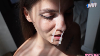 Страстный минет в позе раком и горячая финальная развязка