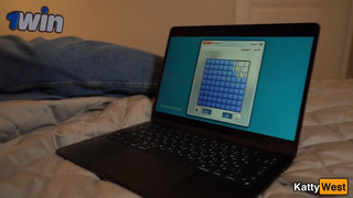 Трое в постели: кто кого соблазнит?