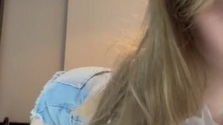 Не смогла сдержаться — только представила твой твердый член и взорвалась