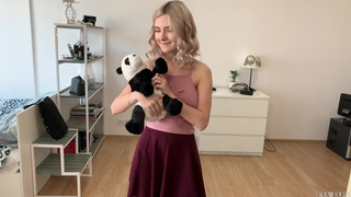 Горячее видео с Евой Элфи: брат и сестра учатся удовольствию