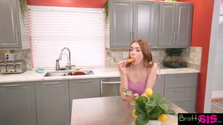 Хотела просто минет, но страсть взяла верх – брат не устоял!