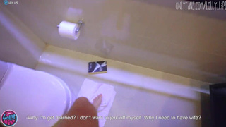 Разоблачение: коллега без белья засветилась на работе