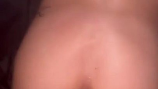 Гигантский хуй жестко трахает сочные дырочки