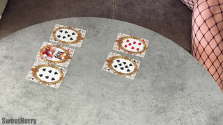 Развратная игра в карты закончилась страстным сексом