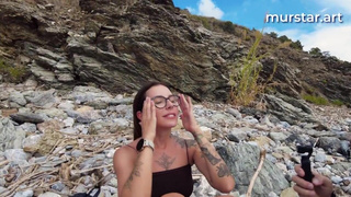 Две горячие незнакомки на пляже: страстный лесбийский секс за 5 минут