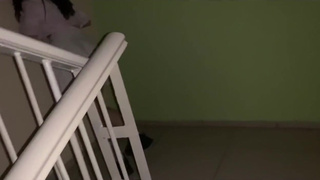 Хотела устроить шоу в подъезде — но передумала и отдалась страсти