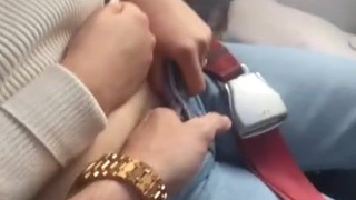 Игра с риском: кончаю в трусики при всех