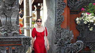 Нежная азиатка ублажает и принимает сперму