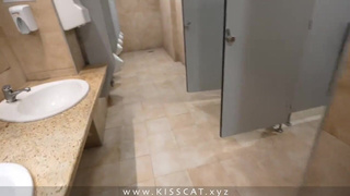 Секс в ванной: страстный минет в жаркой обстановке