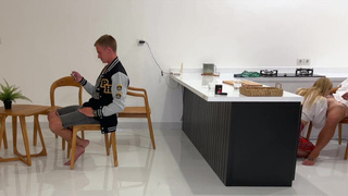 Куколд в шоке: его девушка отрывается с другим на камеру