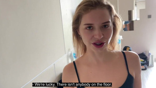 Она не скрывает следы страсти! Горячее видео с развратной развязкой