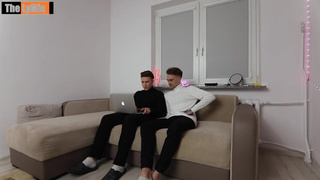 Девчонки сравнили размеры парней без спроса