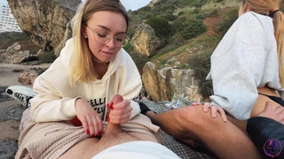 Жаркий секс в движении: скачки и глубокий минетик