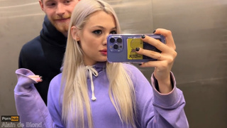 Жаркий момент в тесном лифте — чем закончится?