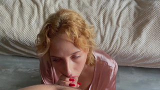 Горячая малышка в откровенном секс-ролике – смотри и наслаждайся