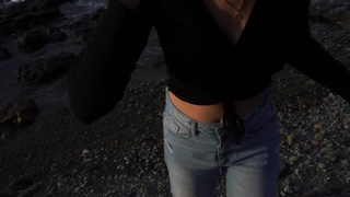 Друзья застукали за горячим на пляже – теперь групповуха неминуема!