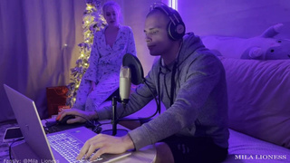 Откровенный секс-контент с элементами доминирования