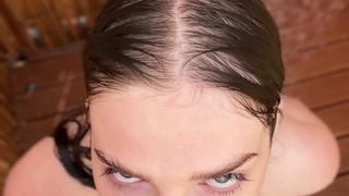 Дерзкий душ на грани фола: сексуальная Reislin заводит зрителей