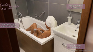 Запретная фантазия: сестра соблазняет брата в ванной