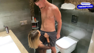 Врываемся в душ с Lil Karina для адреналина и страсти