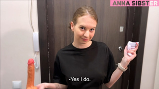 Откровенный стриптиз и страстная мастурбация в HD-качестве