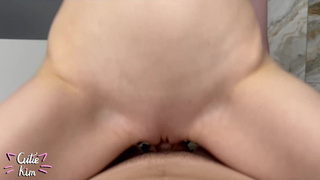 Голая сестра в ванной — запретный экшен начинается!