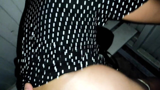 Секс на улице: спонтанная близость с горячей телкой