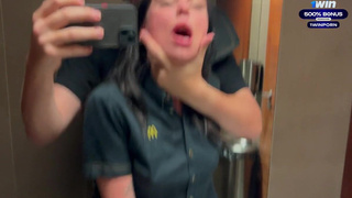 Девчонка устроила экстремальный отсос в людном месте