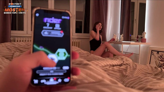 Раздвигай ноги, детка — кончаю глубоко внутри