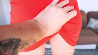 Готова на всё ради карьеры: страстный минет и доминирование в эротичном видео