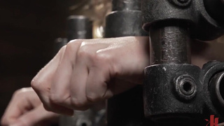 Кончишь, когда я позволю. А пока терпи — мне тебя отхлестать надо