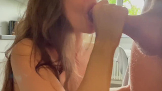 Секс-сюрприз: страстный минет и горячие сиськи в неожиданной встрече