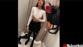 Страсть в машине и жажда адреналина в раздевалке — экстремальный секс на грани риска