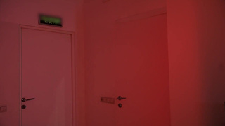 Страстный экшен в публичном туалете: кончил в нее при всех