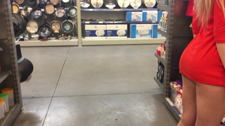 Сочная киска на публике: страстное видео для ценителей